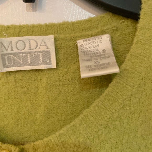 Alpine looking cardigan - Picture 3 of 3